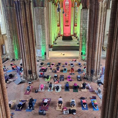Stadt-Yoga in St. Marien